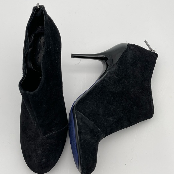 Kenneth Cole Bootie Shoe - Picture 3 of 5